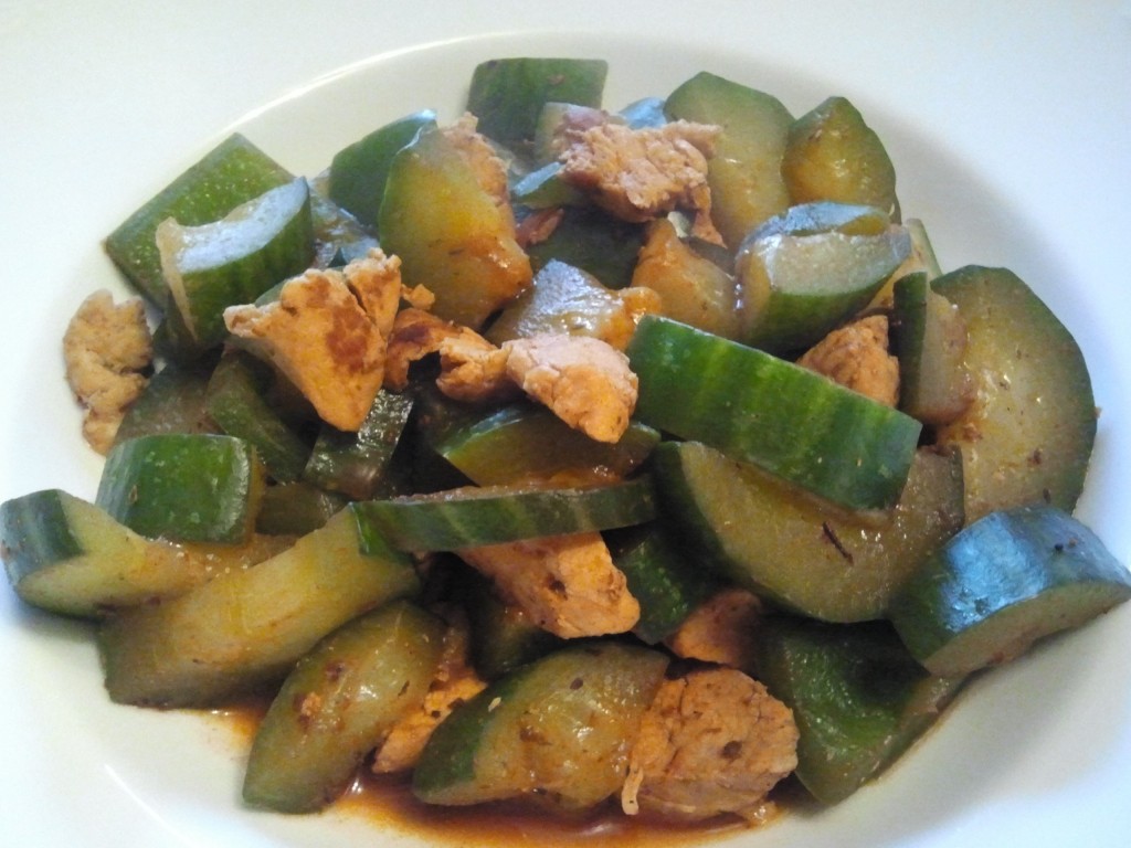 Hähnchen-Salatgurken-Pfanne 359 Hähnchen-Salatgurken-Pfanne 359