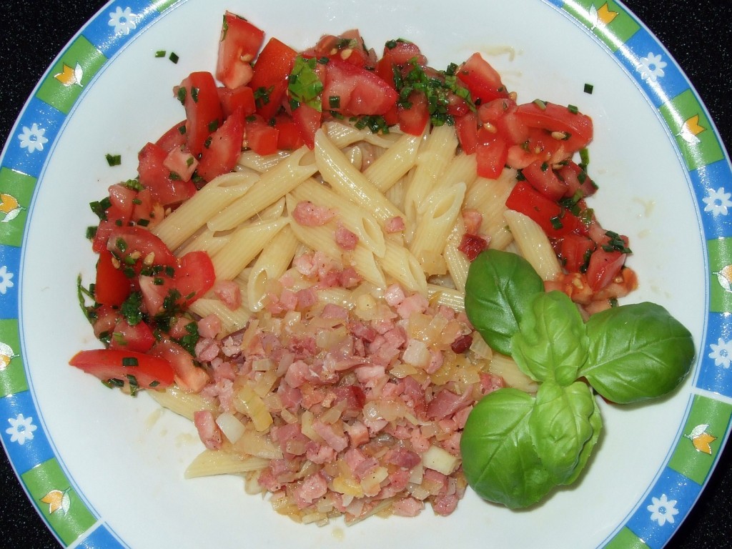 Penne alla Carbonara mit Tomaten (20')