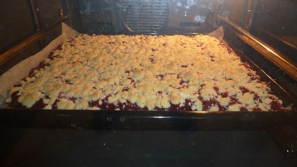 Kirschstreusel mit Hefeteig (selbst gemacht)