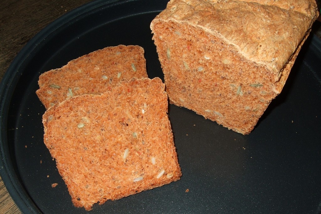 kerniges Dinkel-Tomaten-Brot (Bio)
